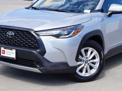 Used 2022 Toyota Corolla Cross LE w/ Moonroof Package FWD image 6