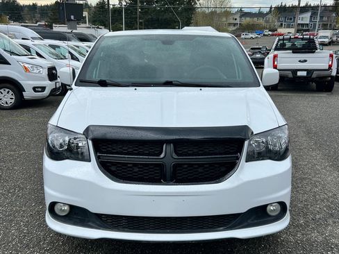 Used 2019 Dodge Grand Caravan GT image 2