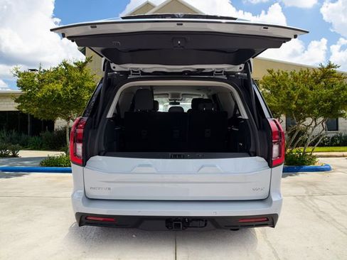Used 2025 Ford Expedition Max Active RWD image 5
