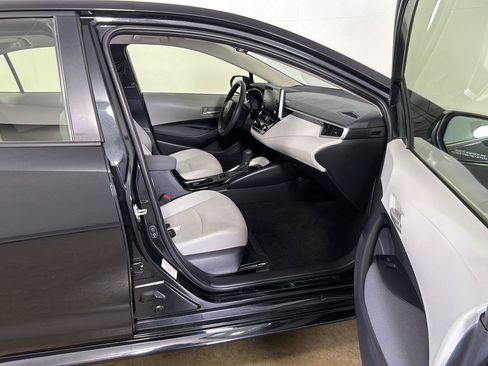 Used 2020 Toyota Corolla LE w/ LE Convenience Package FWD image 21