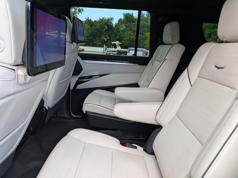 New 2026 Cadillac Escalade ESV Sport w/ LPO, ONYX Package AWD/4WD image 17