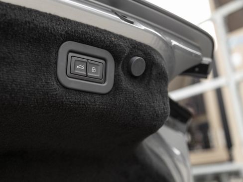 Used 2024 Bentley Continental GT image 31