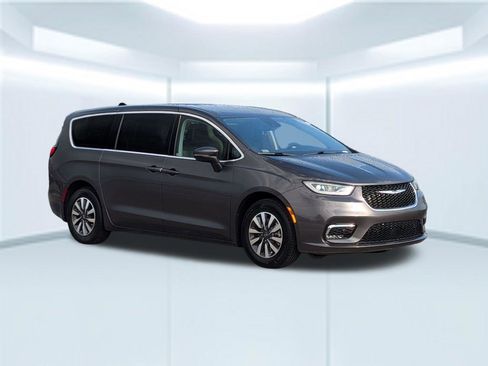 Used 2023 Chrysler Pacifica Touring-L FWD image 8