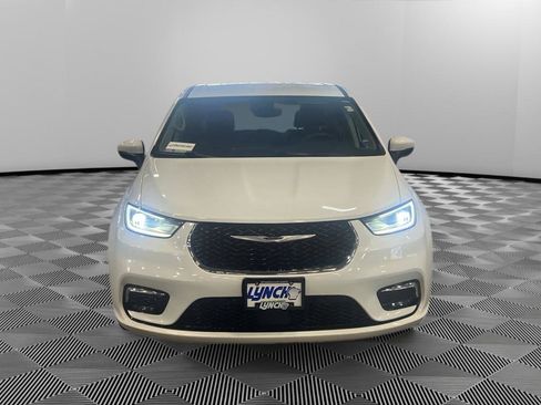 Used 2023 Chrysler Pacifica Touring-L FWD image 7