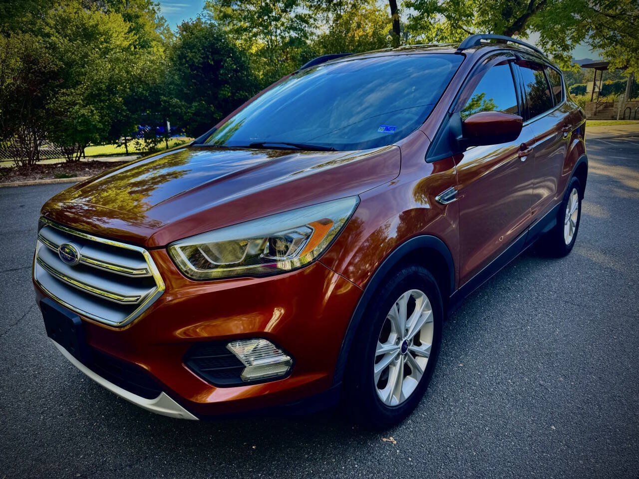 Used 2017 Ford Escape SE w/ Equipment Group 201A AWD/4WD image 1