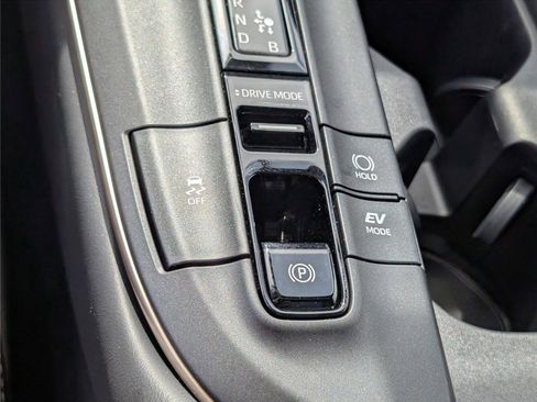 Used 2023 Toyota Crown Limited w/ Advanced Technology Package image 25