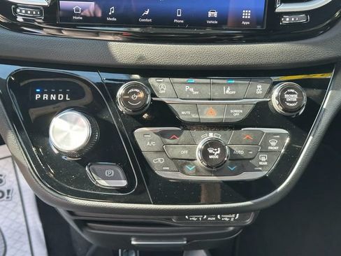 Used 2025 Chrysler Pacifica Select FWD image 18