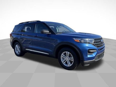 Used 2022 Ford Explorer XLT RWD image 3