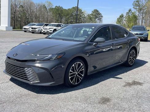 Used 2025 Toyota Camry XLE w/ Premium Plus Package image 6