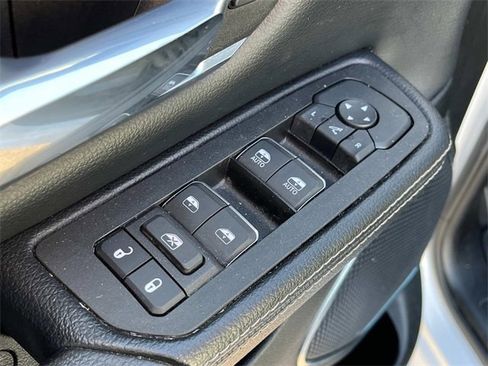 Used 2025 RAM 1500 Laramie image 27