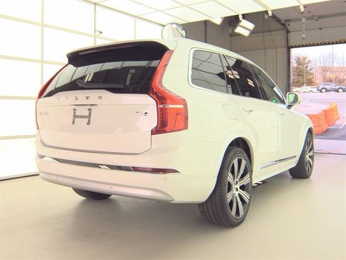 Used 2022 Volvo XC90 T6 Inscription w/ Climate Package image 6
