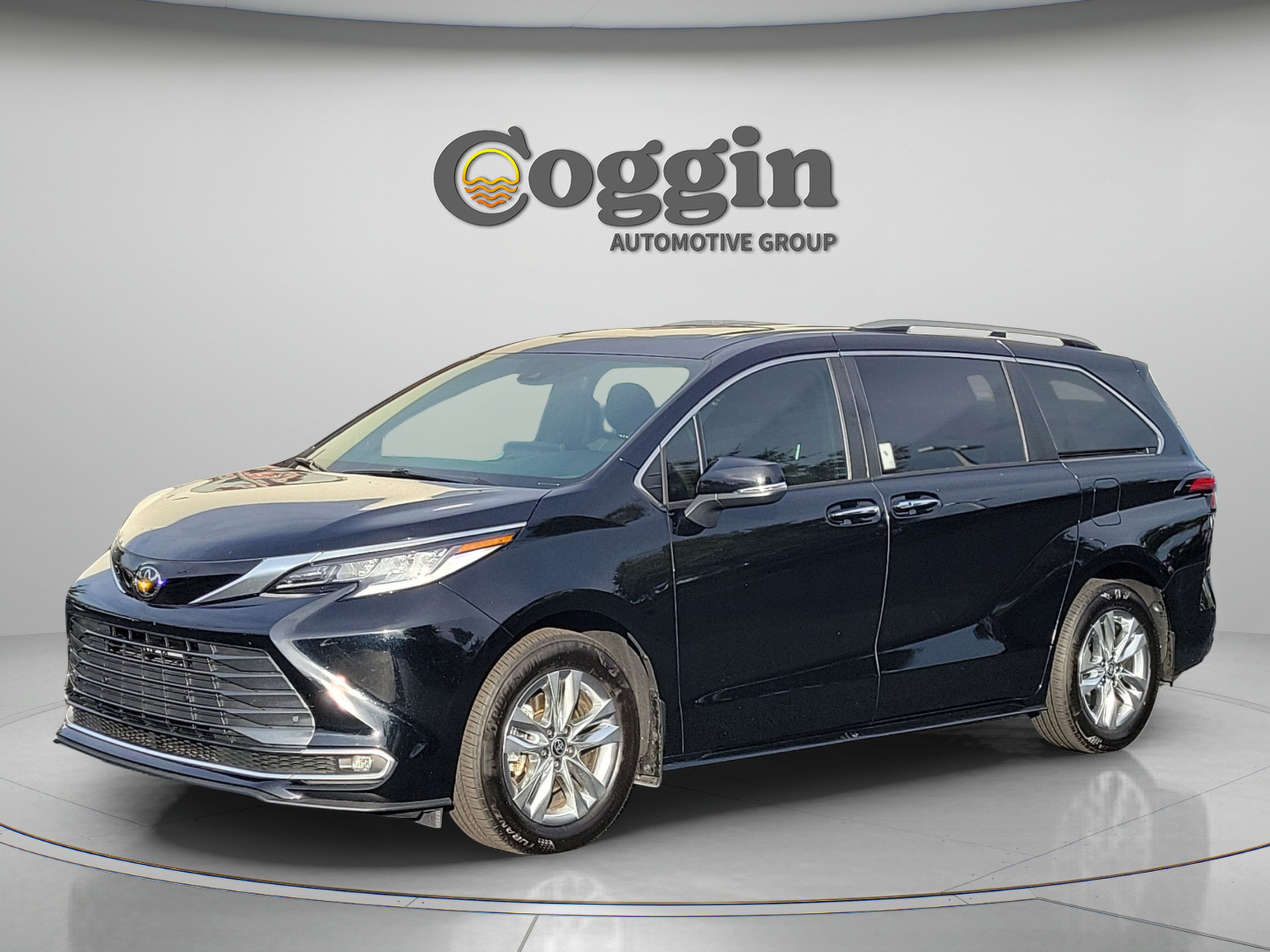 Certified 2026 Toyota Sienna Limited FWD image 3