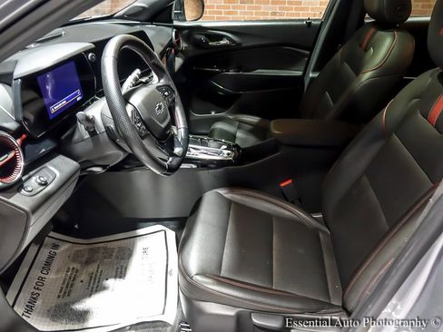 Certified 2025 Chevrolet Trax RS w/ Sunroof Package image 13