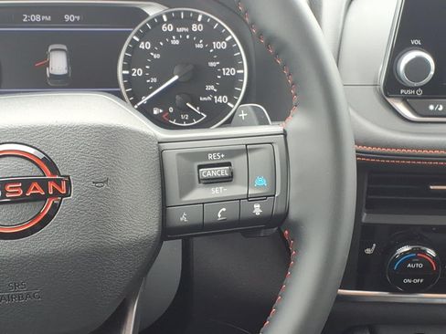 Used 2025 Nissan Rogue SV AWD/4WD image 12