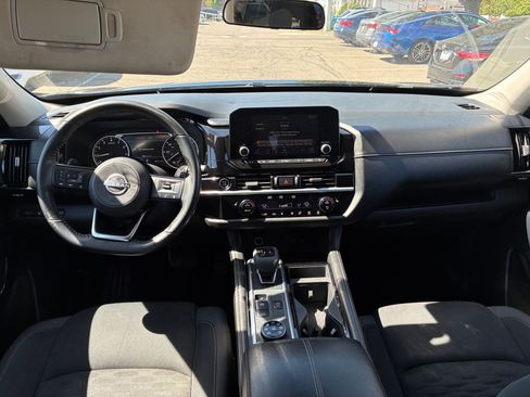 Used 2022 Nissan Pathfinder SV AWD/4WD image 26