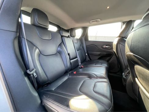 Used 2023 Jeep Cherokee Altitude Lux image 26