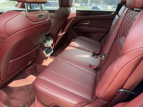 Used 2022 Bentley Bentayga AWD/4WD image 10