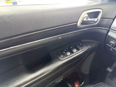 Used 2019 Jeep Grand Cherokee Limited RWD image 11