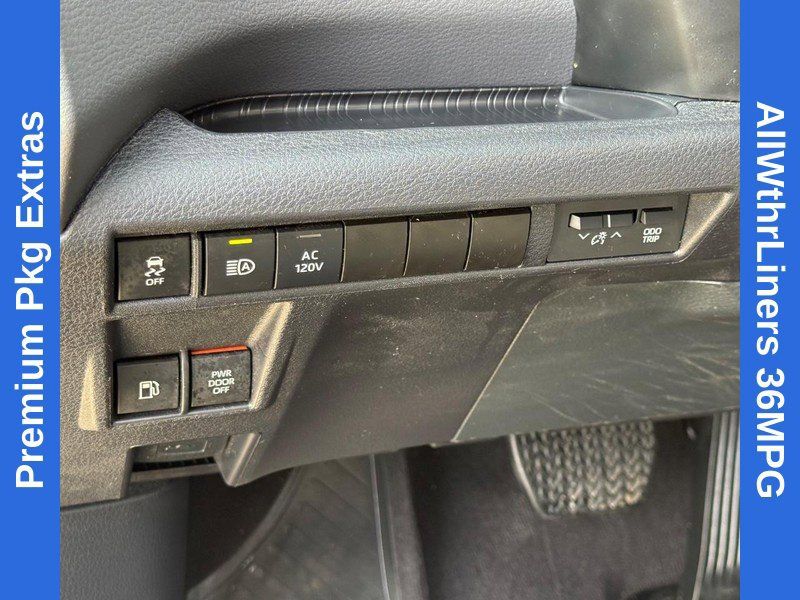 Used 2024 Toyota Sienna XSE w/ XSE Premium Package FWD image 25