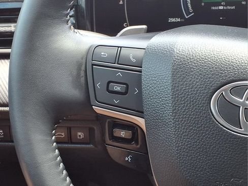 Used 2025 Toyota Camry SE FWD image 13