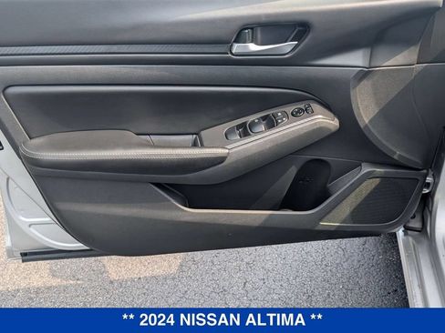 Used 2024 Nissan Altima 2.5 SV FWD image 11