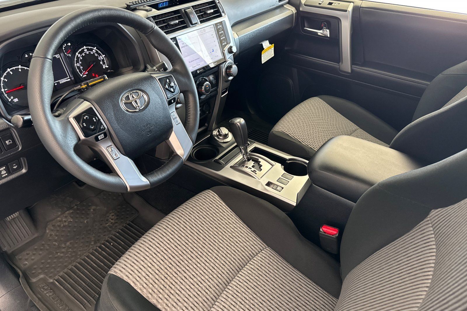 Used 2024 Toyota 4Runner SR5 AWD/4WD image 9
