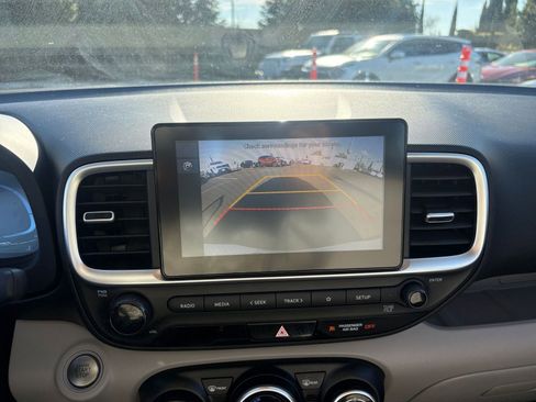 Used 2025 Hyundai Venue SEL image 22
