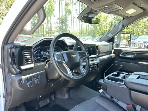 Used 2025 Chevrolet Silverado 2500 LT w/ Convenience Package AWD/4WD image 10