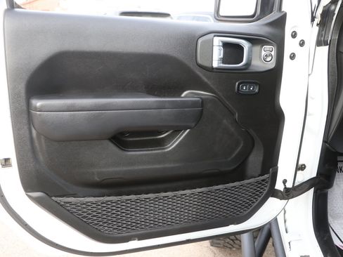 Used 2023 Jeep Gladiator Rubicon w/ Trailer Tow Package image 10