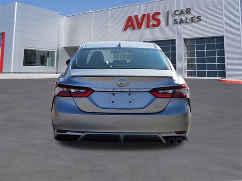 Used 2024 Toyota Camry SE image 5