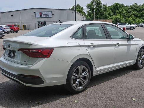 Used 2023 Volkswagen Jetta SE FWD image 9