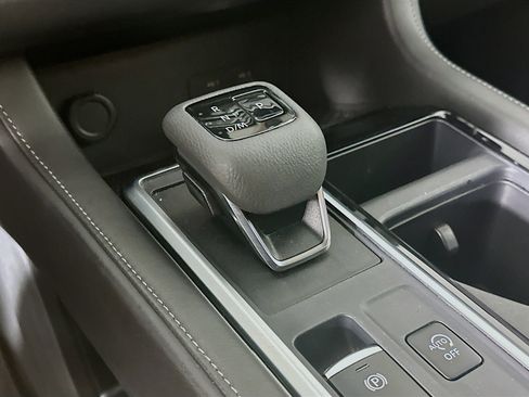 Used 2024 Nissan Pathfinder SV AWD/4WD image 24