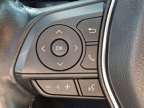 Used 2020 Toyota Camry SE w/ Blackout Package FWD image 22