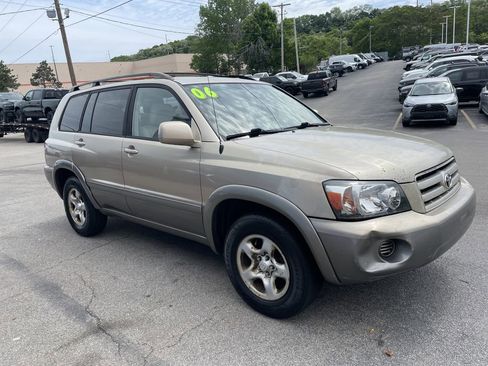 Used 2006 Toyota Highlander 2WD w/ 3rd Row image 6