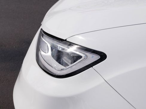 Used 2025 Chrysler Pacifica Select w/ Uconnect Theater Family Group image 16