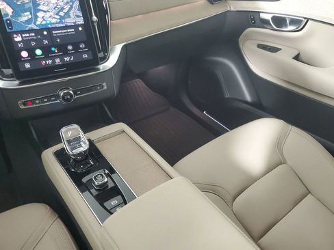 Certified 2026 Volvo XC90 B6 Plus w/ Protection Package Premier image 20