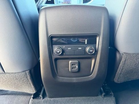 Used 2022 Buick Enclave Essence w/ Sport Touring Edition FWD image 16
