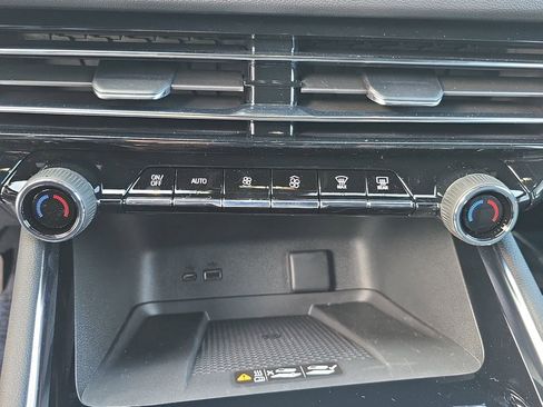 New 2026 Chevrolet Traverse LT w/ Midnight/Sport Edition image 24