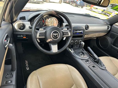 Used 2011 MAZDA MX-5 Miata Grand Touring w/ Premium Pkg image 4