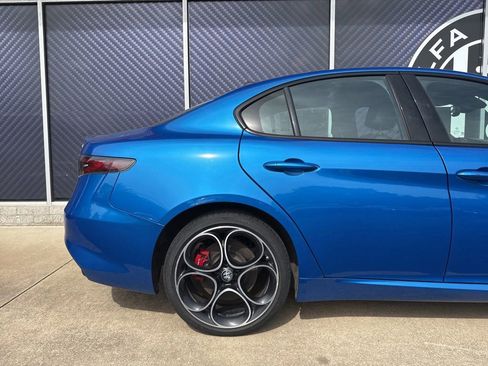 Used 2024 Alfa Romeo Giulia Veloce AWD/4WD image 5