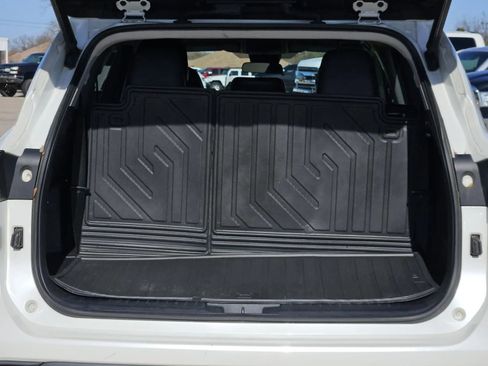 Used 2020 Toyota Highlander LE image 9