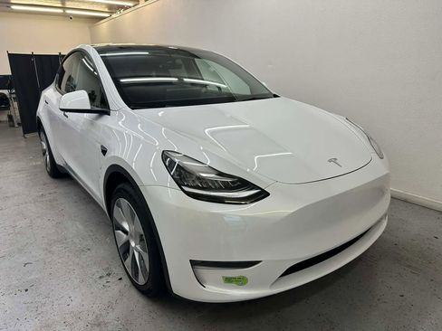 Used 2023 Tesla Model Y Long Range image 30