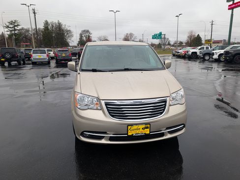 Used 2016 Chrysler Town & Country Touring w/ Driver Convenience Group image 3