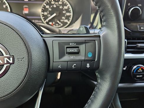 Used 2022 Nissan Pathfinder SL FWD image 17