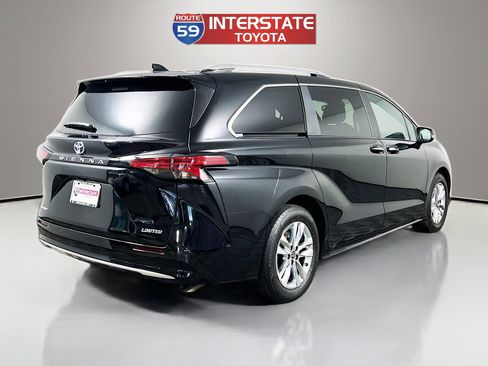 Used 2025 Toyota Sienna Limited AWD/4WD image 7