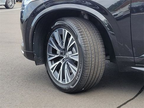 Used 2022 Volvo XC90 T5 Momentum w/ Climate Package image 33
