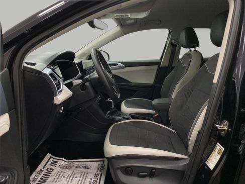 Used 2025 Volkswagen Taos SE image 27