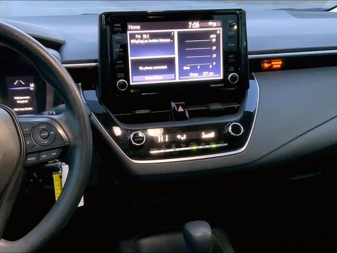 Used 2022 Toyota Corolla LE image 7