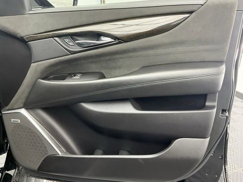 Used 2020 Cadillac Escalade ESV Platinum image 17