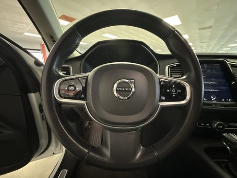 Used 2018 Volvo XC90 T6 Momentum w/ Convenience Package image 31